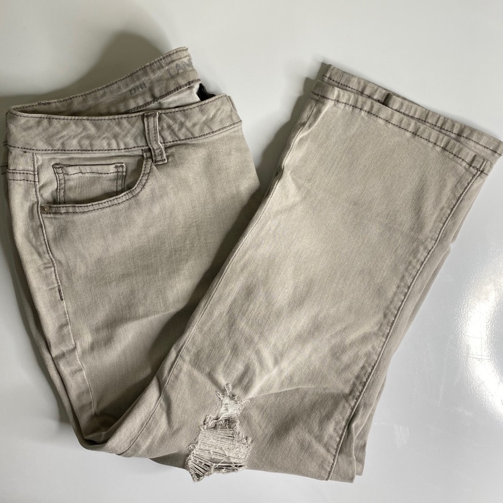 Distressed Gray Capris size:20